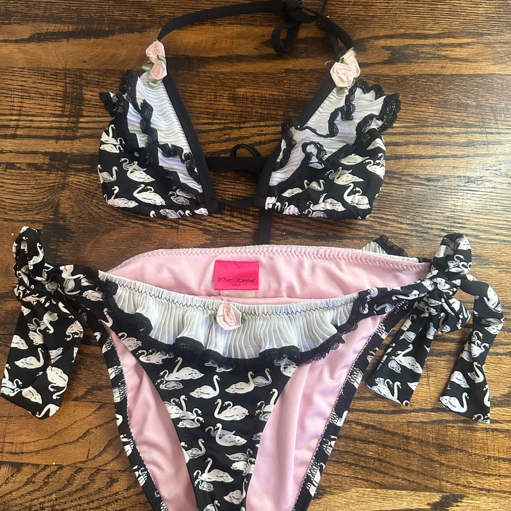 RARE Y2K Betsey Johnson Black & Pink Swan Print Ruffle Tie-Side Bikini